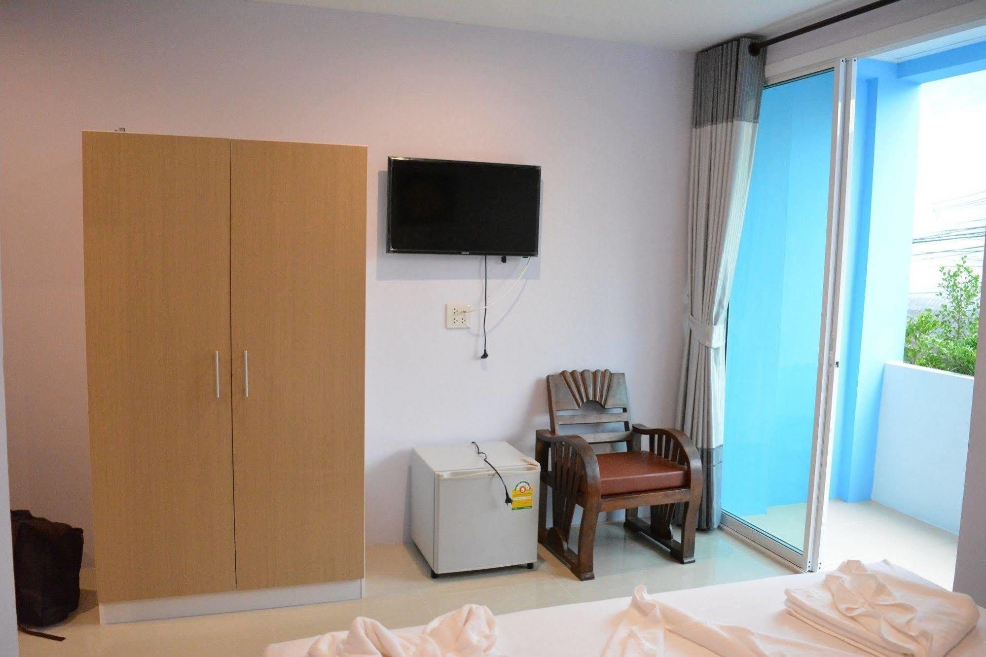 Zzeehouse Hotel Ao Nang Exterior photo