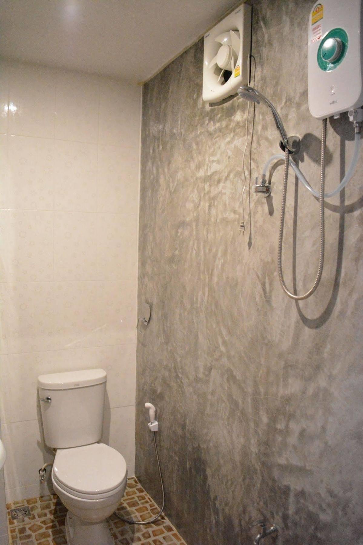 Zzeehouse Hotel Ao Nang Exterior photo