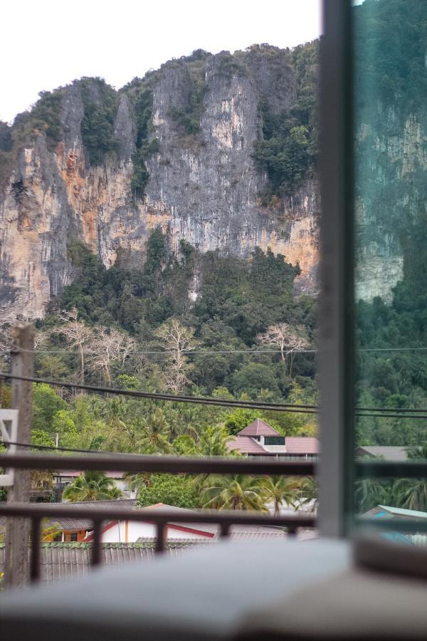 Zzeehouse Hotel Ao Nang Exterior photo